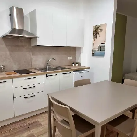 La Casa Di Enzo 30 Mt Dal Mare 3*