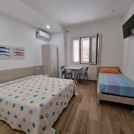 La Casa Di Enzo 30 Mt Dal Mare Pensión Tre Fontane