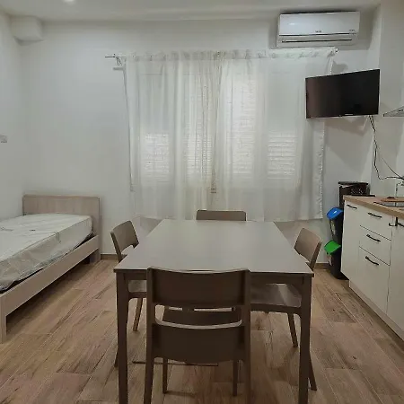 Pensión La Casa Di Enzo 30 Mt Dal Mare 3*