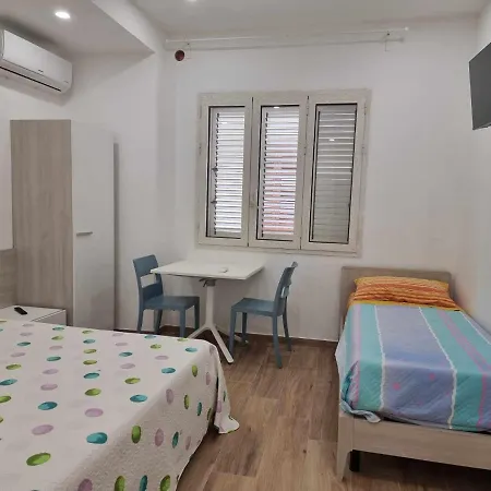 La Casa Di Enzo 30 Mt Dal Mare Pensión 3*