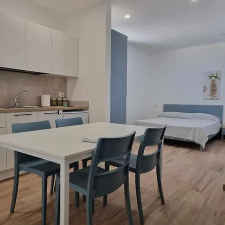 La Casa Di Enzo 30 Mt Dal Mare Pensión Tre Fontane